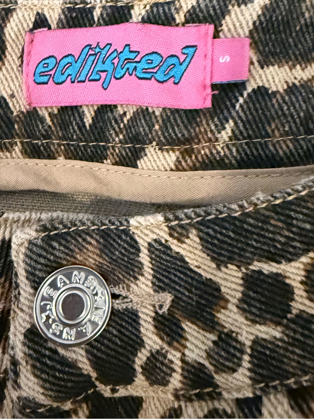 Edikted Leopard Printed Low Rise Jean | S - Picture 5 of 6